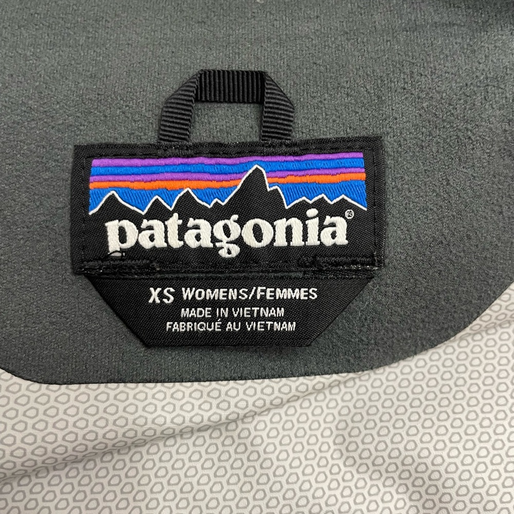 Patagonia Blue and Teal Women's Jacket - Picture 7 of 10